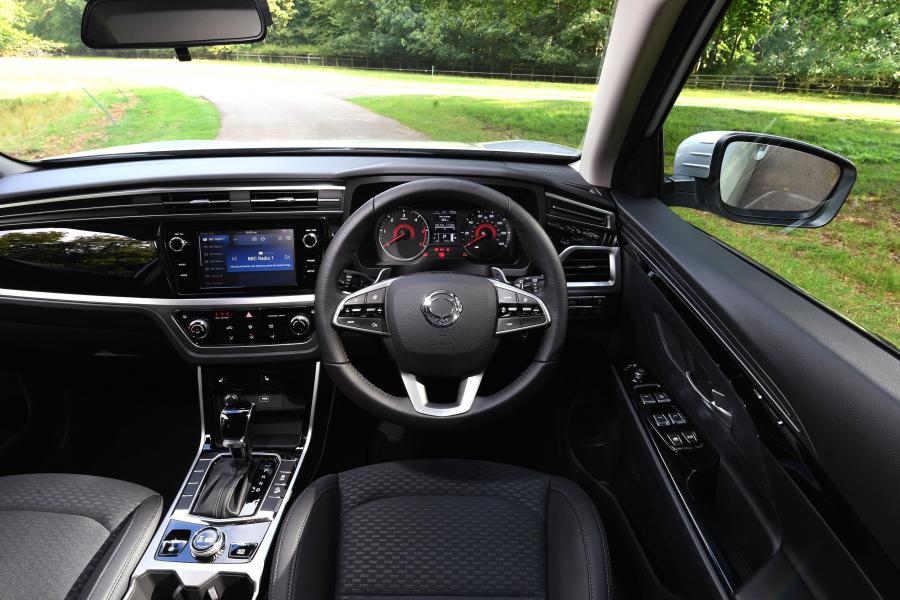 Торпедо SsangYong Korando Pioneer (C300) 2019 года  (UK) (фото 9 из 20)